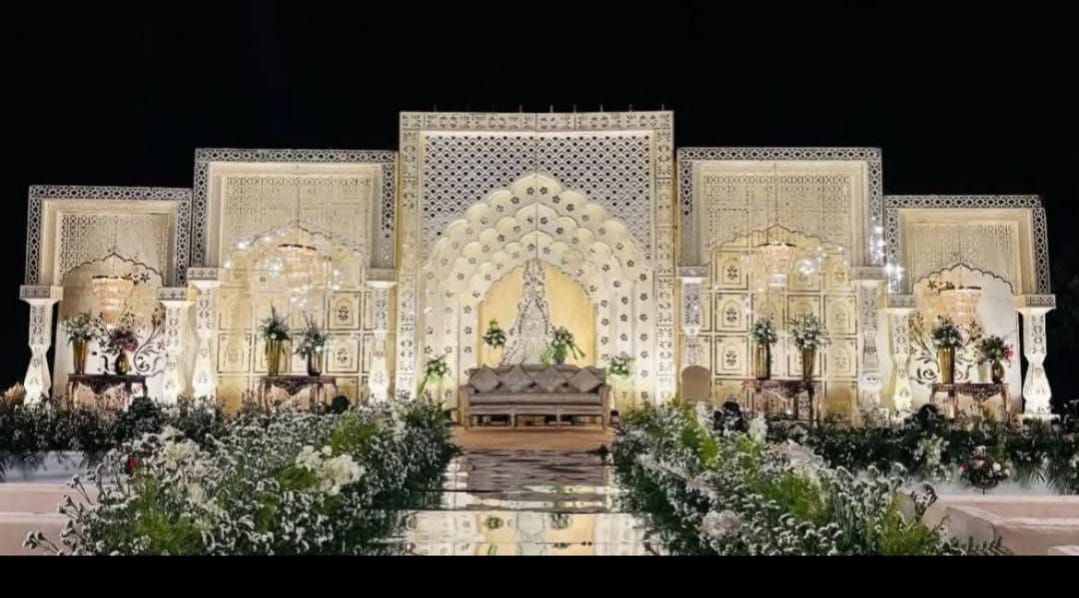 Mirror look wedding stage